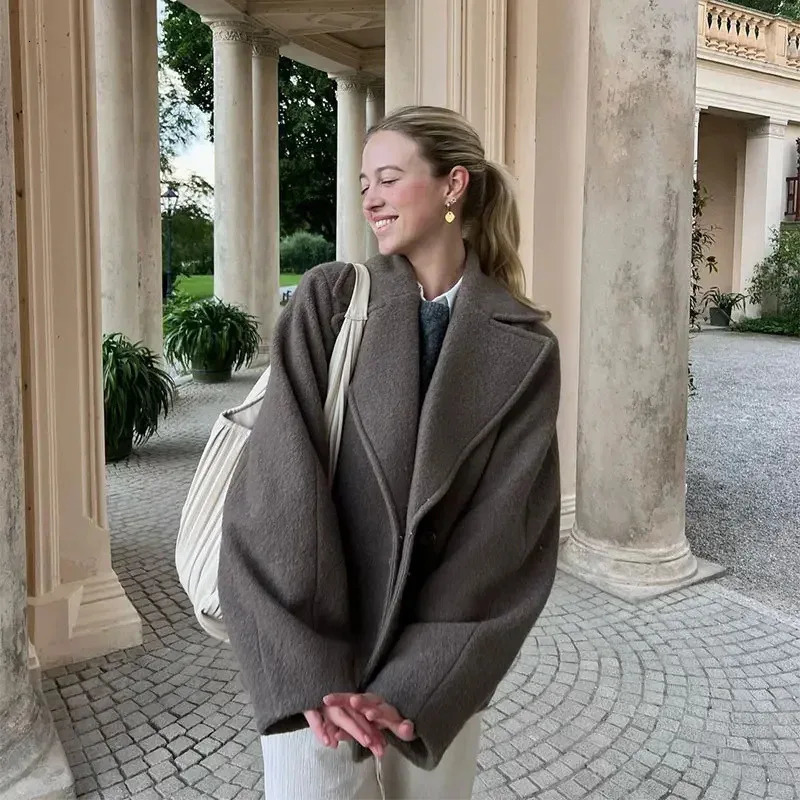 Women's Double Breasted Wool Coat Autumn Winter Fashion Lapel Long Sleeves Short Blazer Jacket Elegant Solid Warm Loose Outwear 261016