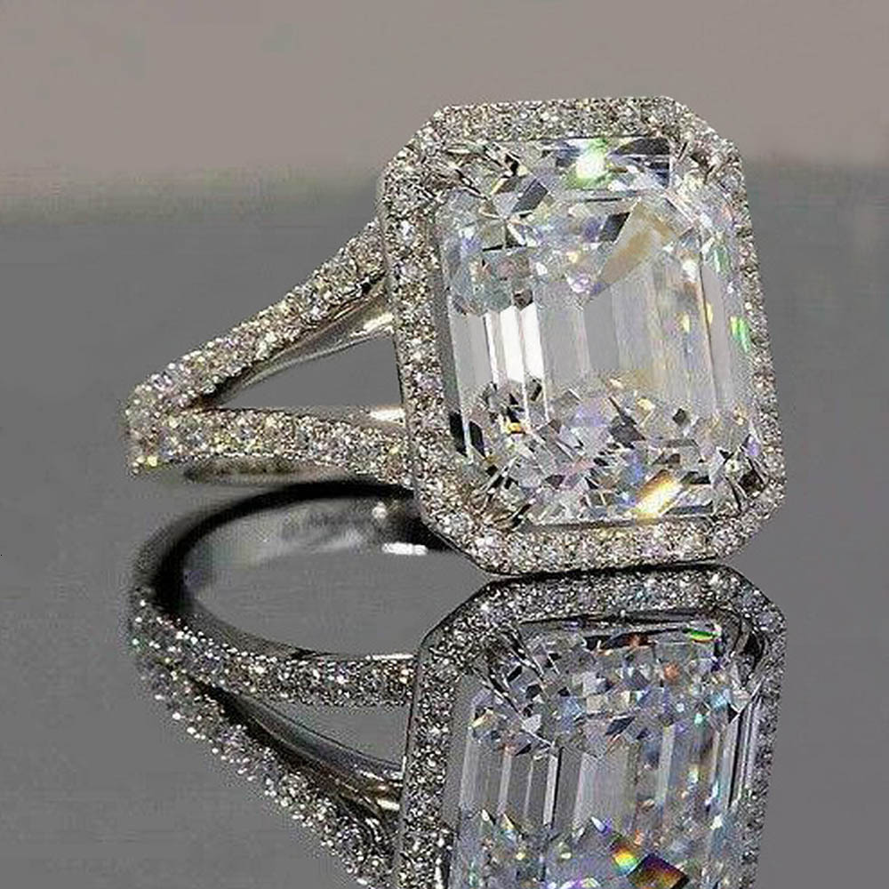 Huitan Factory Direct Sales, Exclusively For Cross-Border Markets: Ultra-Sparkling 3A Cubic Zirconia Ring, A Trendy And Minimalist Ring Popular On I