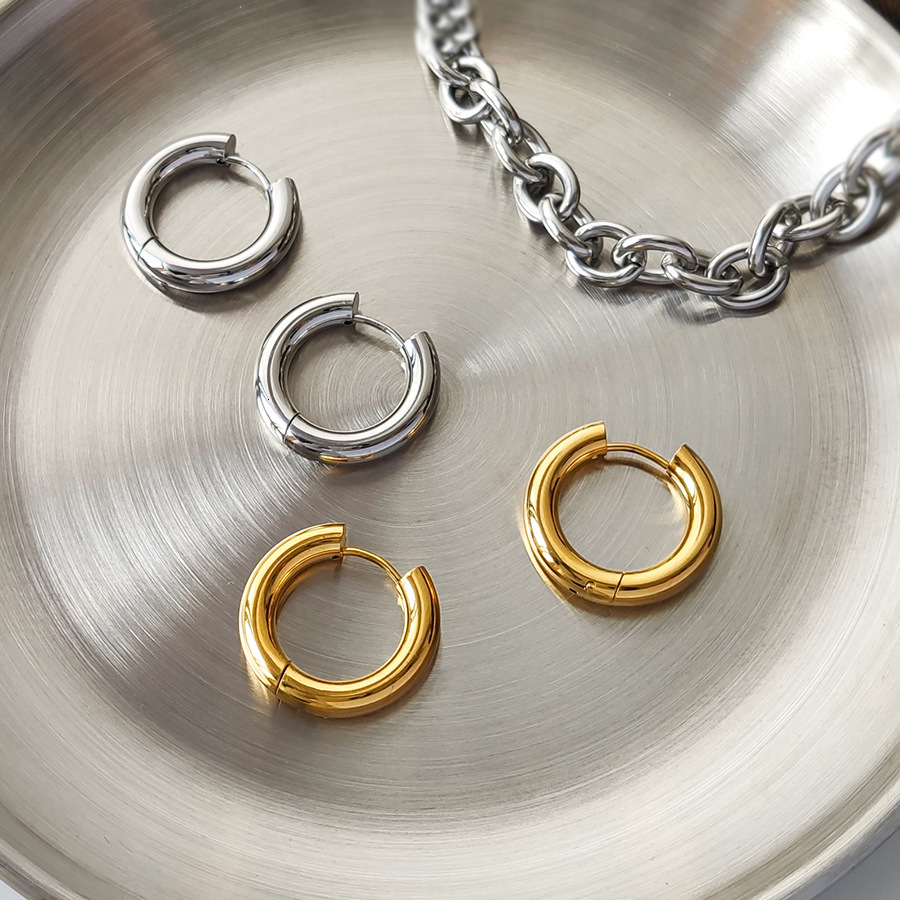 Light Luxury Simple Solid Smooth Hoop Earrings High-End Versatile Ins Cool Personality Ear Cuffs Couple Style Non-Fading