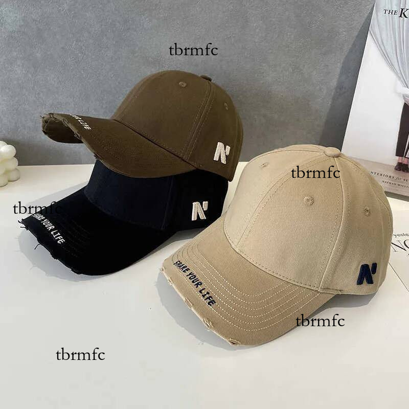 Designer Luxury Brand Side Letter Personalized Men's And Women's Baseball Hats Autumn Fashion Cool Small Hole Hardtop Duck Tongue Hat Slim