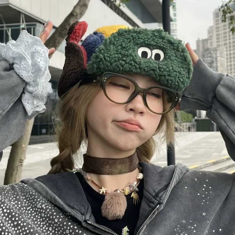 Trapper Hats Korean Lamb Fleece Lei Feng Hat Winter Thickened Plush Ear Protection Bomber Hats for Men Women Outdoor Riding Warm Pilot CapsT261017