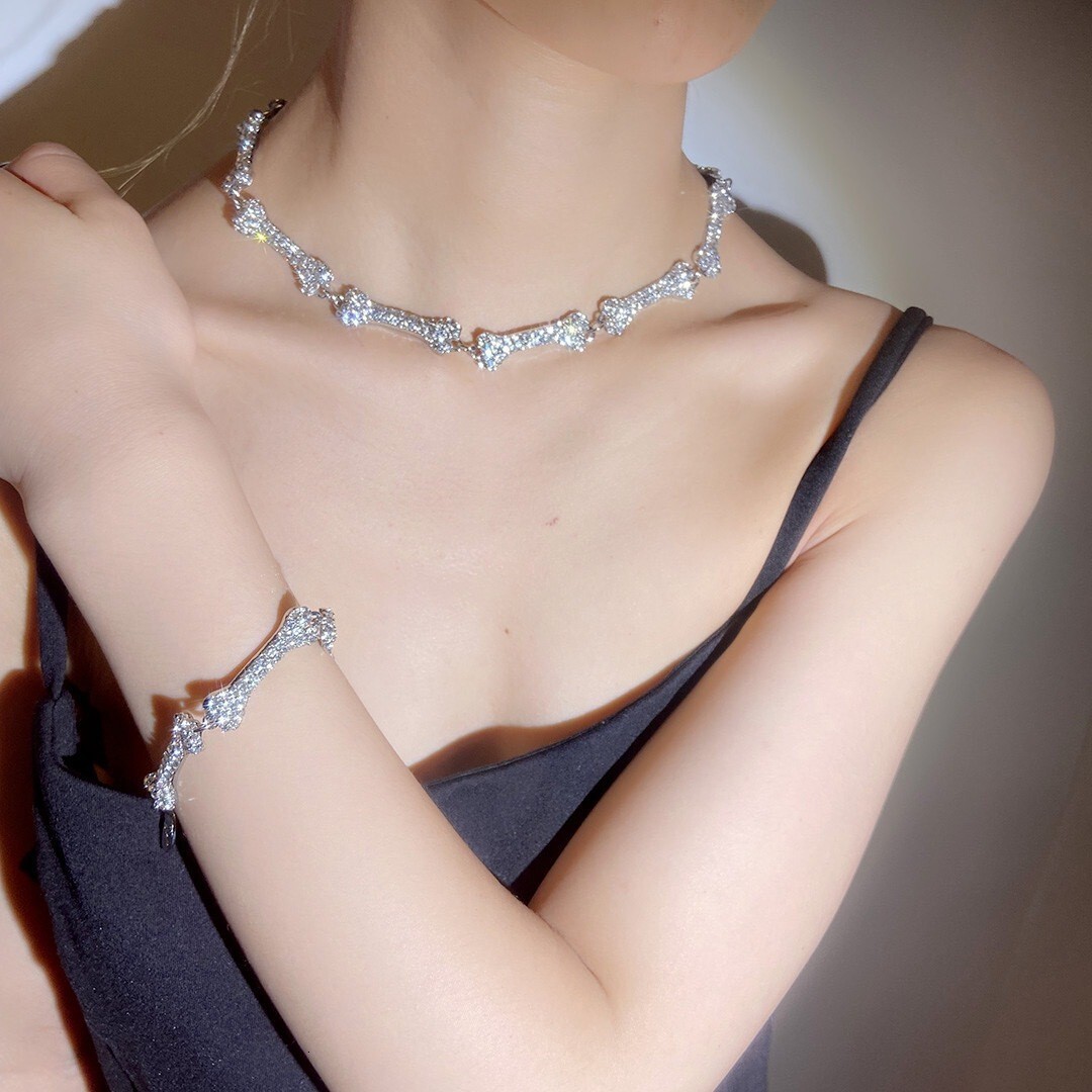 necklace Western-style hot girl full-diamond bone-shaped spliced necklace, fashionable sweet and cool choker, popular online bracelet