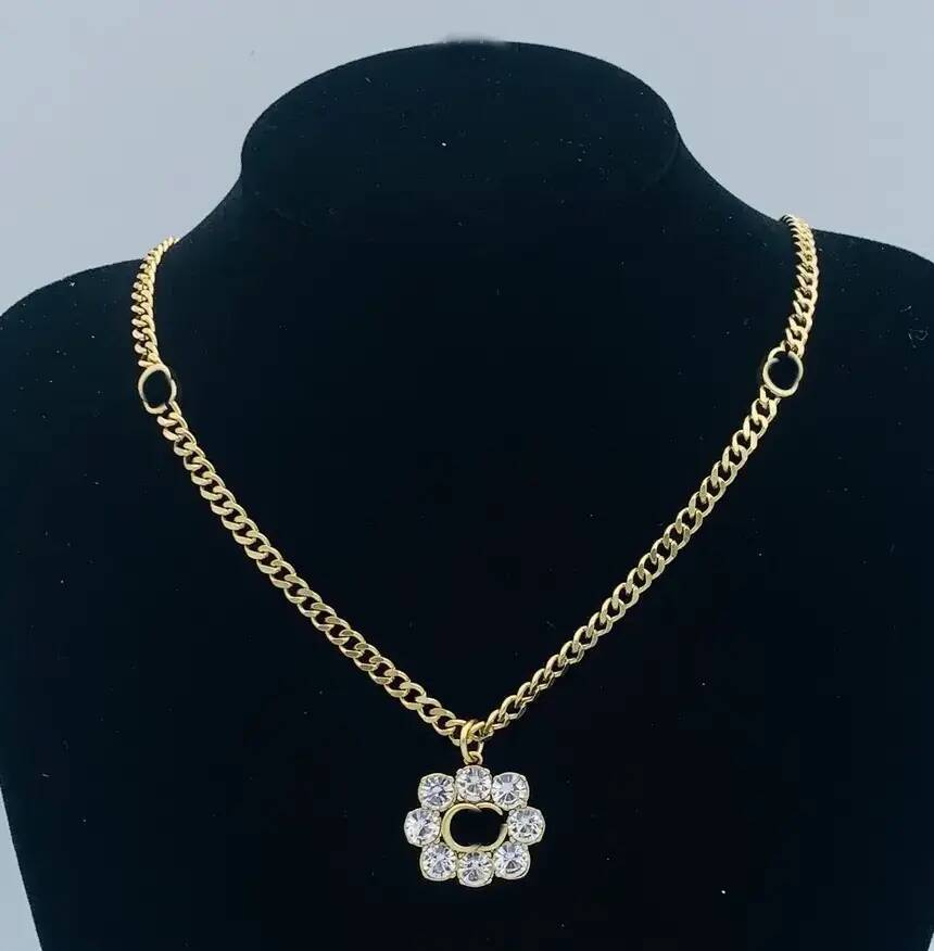Pendant Necklace Designer drop CZ Diamond Pendant Necklace Letter Charm Luxury Necklaces Chain For Womens Wedding Jewelry Accessories Love Gif