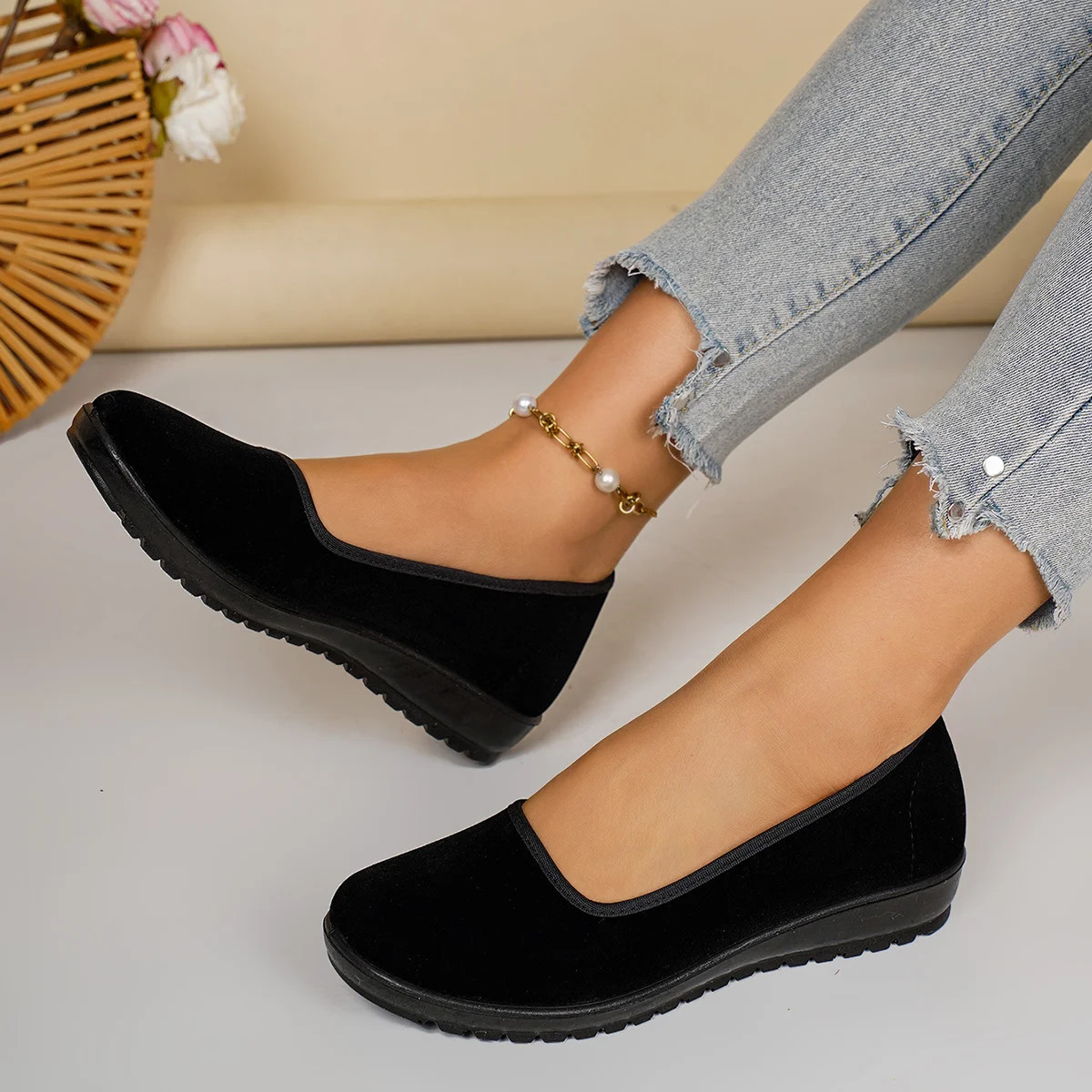 Women's Spring Comfortable and Durable Solid Color Versatile Lightweight Soft Bottom Casual Fashion One Step Sneakers 261017