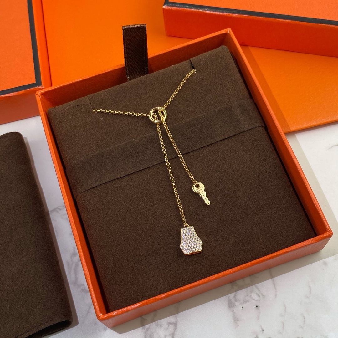 Necklaces women's Designer necklaces for woman luxurious necklace Pendant jewelry - lightweight luxury high-profile thick gold H-letter enamel