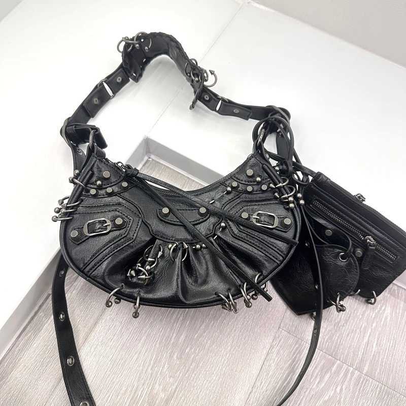 Designer Wen's 2026 New Totes Fi Shoder Bag European Vintage Style Cropped Studded Motorcycle Bag Soft Material Crossbody Design J261016