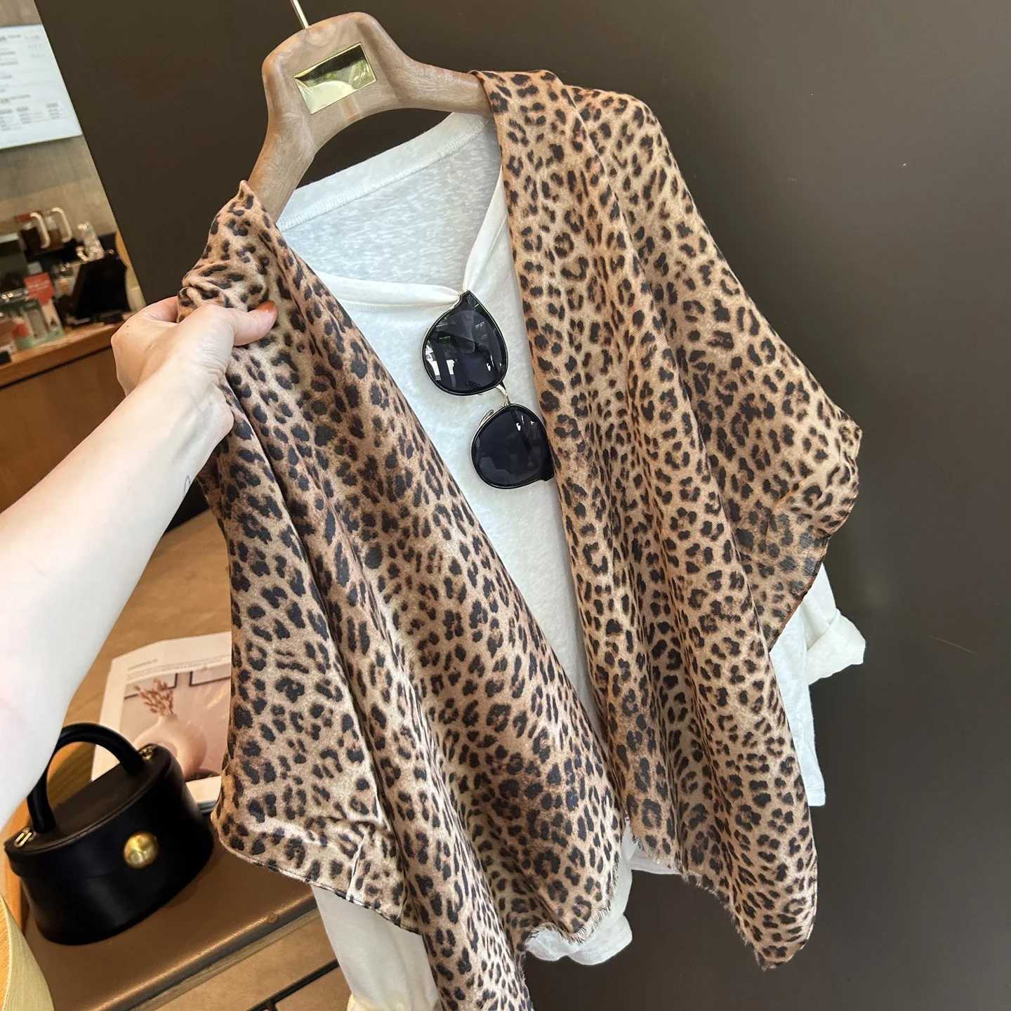 Leopard Shawl Faux Cashmere Scarf Women Autumn Winter Warm Thick Neck Warmer Soft Korean Style Long Pashmina Wrap Gift Fashion S261017GD76