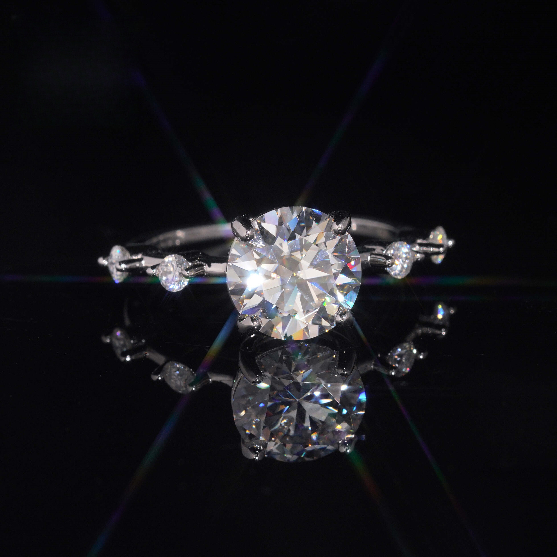 S925 silver 3-ct moissanite ring, round-cut diamond with four-prong setting, a luxurious engagement ring women, suitable for sales