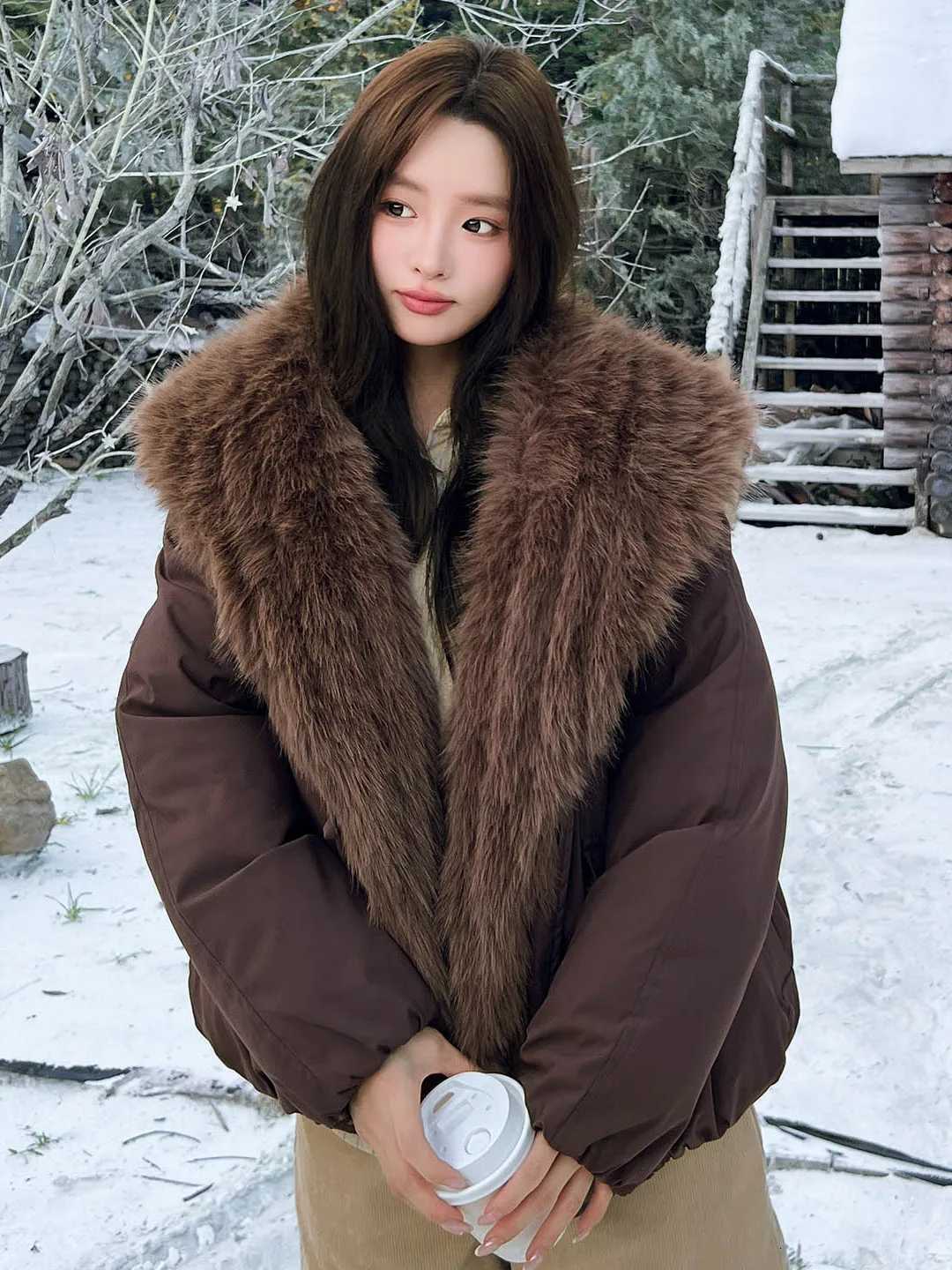 Women's Down Parkas Women's Fashion Slimming down Jacket with Fur Collar Loose Outerwear Synthetic Fur Cotton Coat Warm Zipper Closure Sho