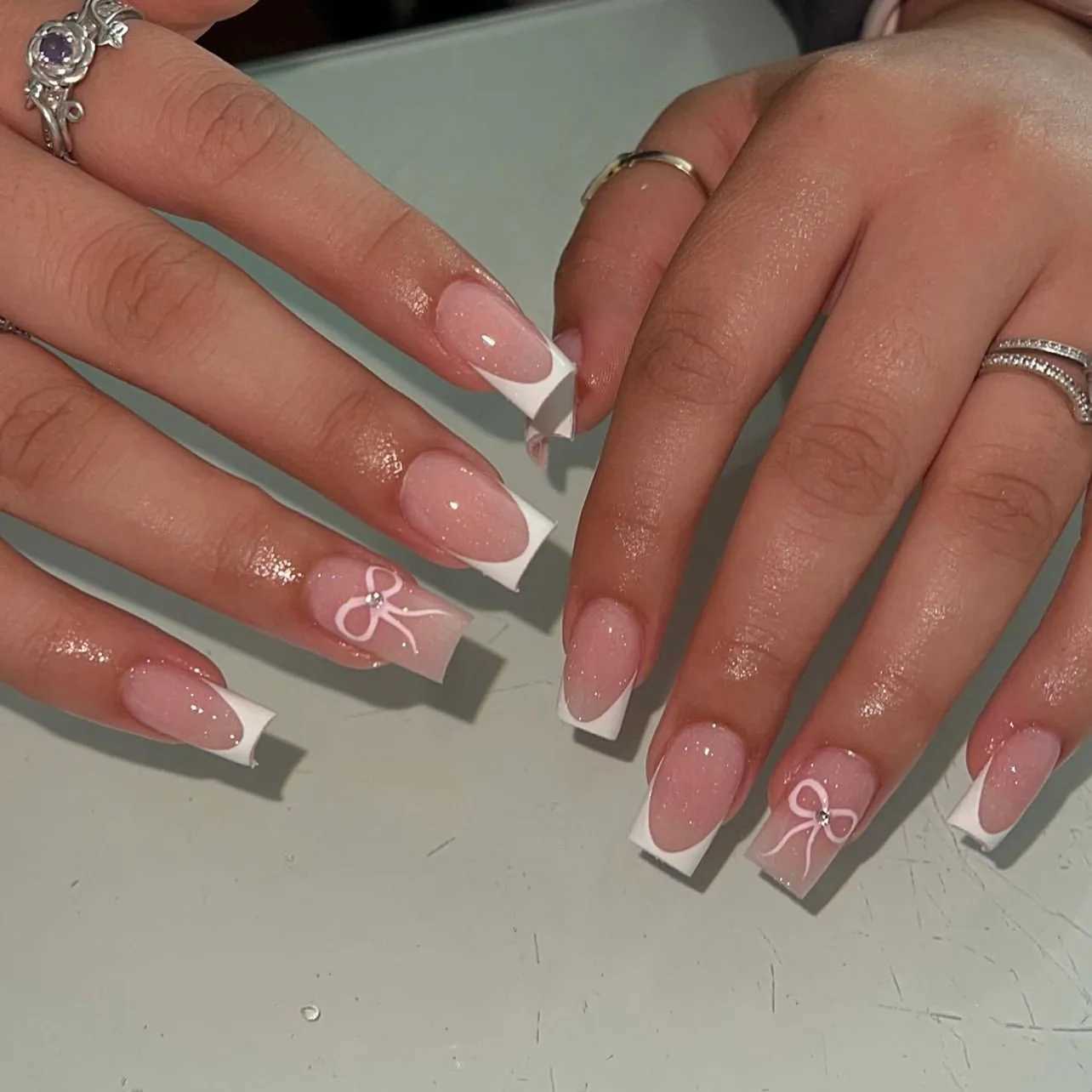 False Nails 24pcs Simple French Fake Nails Pink Bow White Edge Press on Nails Women Full Cover Wearable Short Coffin False Nail Tips Q261017