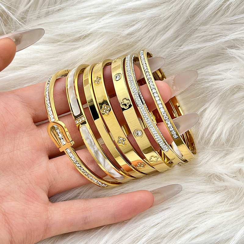 Gold Bracelet, High-End Elegant, With Zircon Stones, Made Of Titanium Steel, Lightweight, Luxurious, Fashionable, Stylish, And It WonT Fade; A Fully