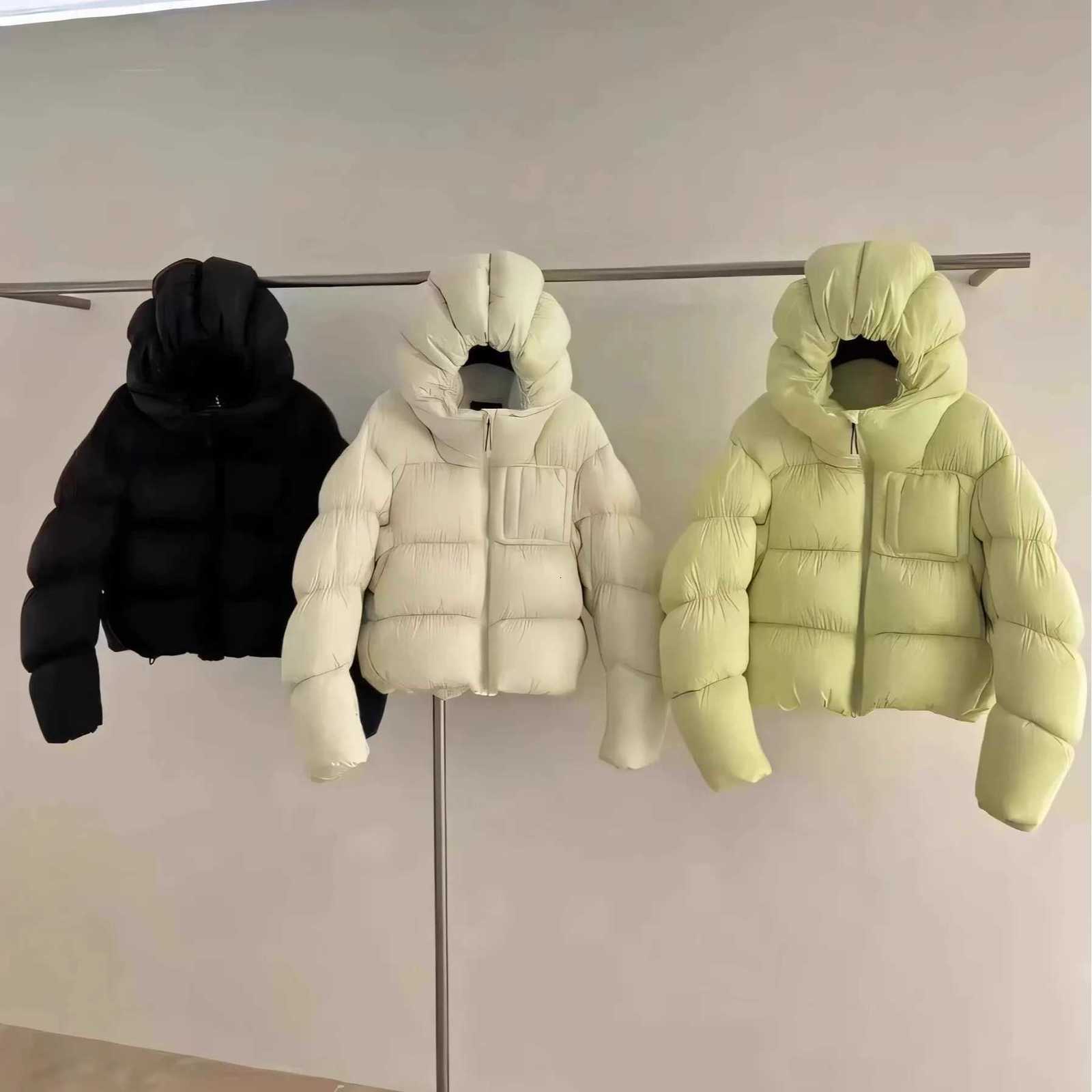 Women's Down Parkas Women's Short Thickened down Jacket 2026 Puff Cloud Hooded Bud Hat Small New JacketT261017