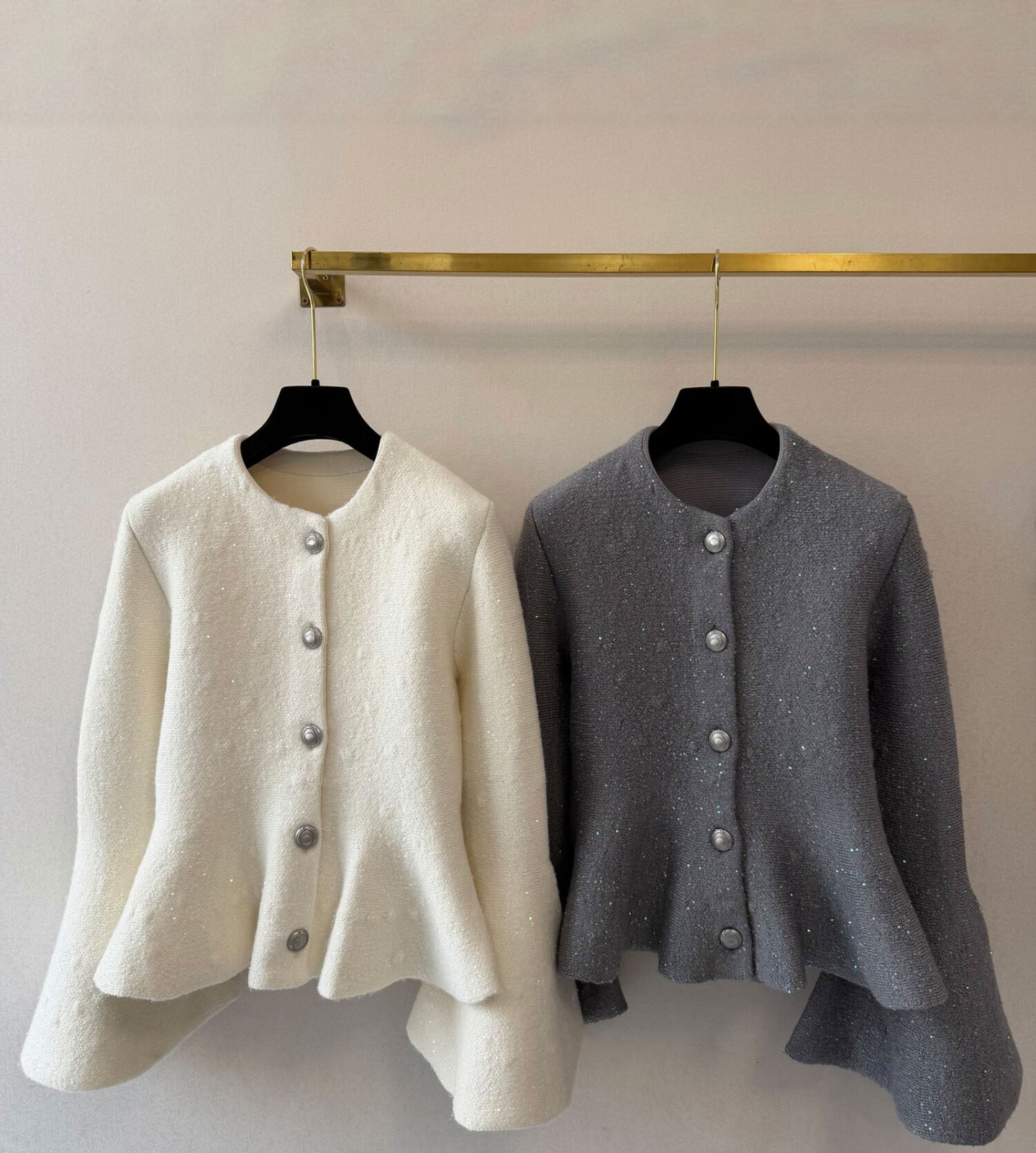 Round-Neck Knitted Cardigan, Women's Elegant Slimming Style, With Flared Sleeves And Shimmering Yarn Makoufei