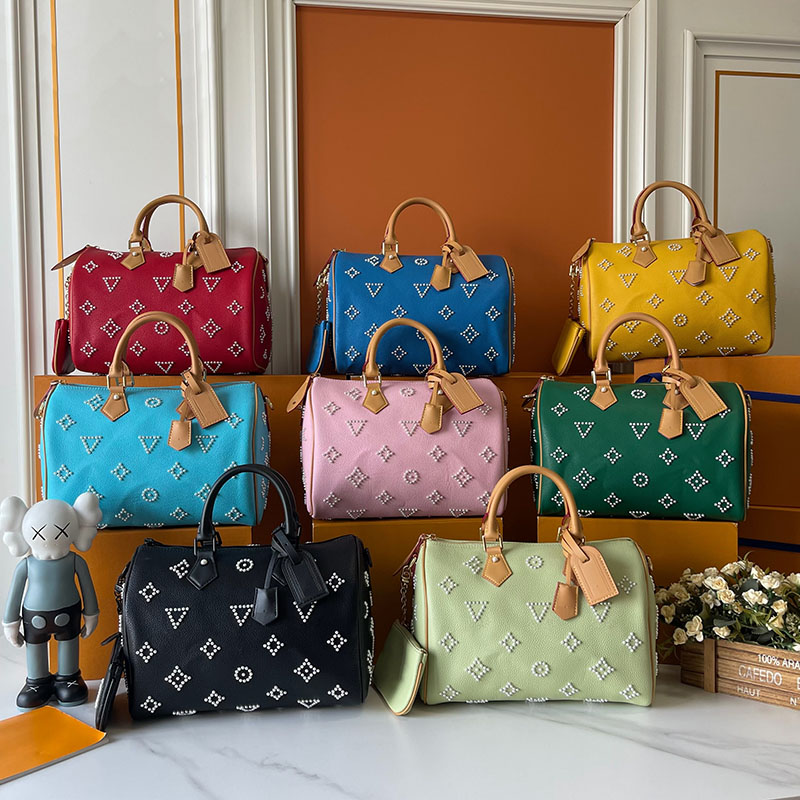 Luxury Pillow Bag 30CM tote high quality leather paired with removable chain New winter 2026 collection shoulder bag luxury handbag