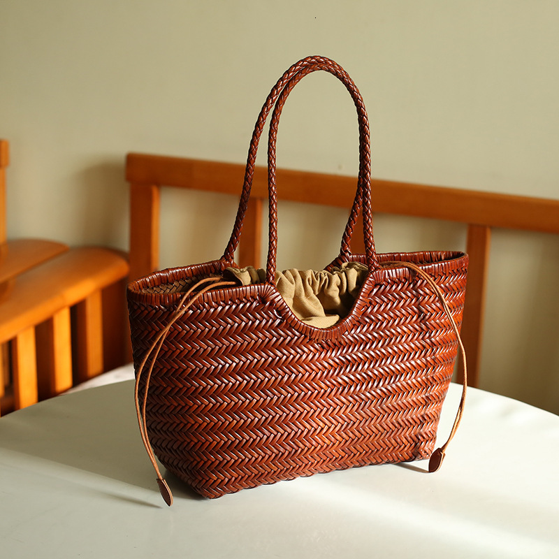 (Complimentary brand-matched belt) Designer hand-woven large-capacity genuine leather handbag shoulder tote bag for seaside vacations