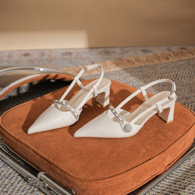 Urban white-collar style, minimalist and elegant high-heeled shoes, chunky heels, pointed-toe, professional and casual women's sandals, trendy