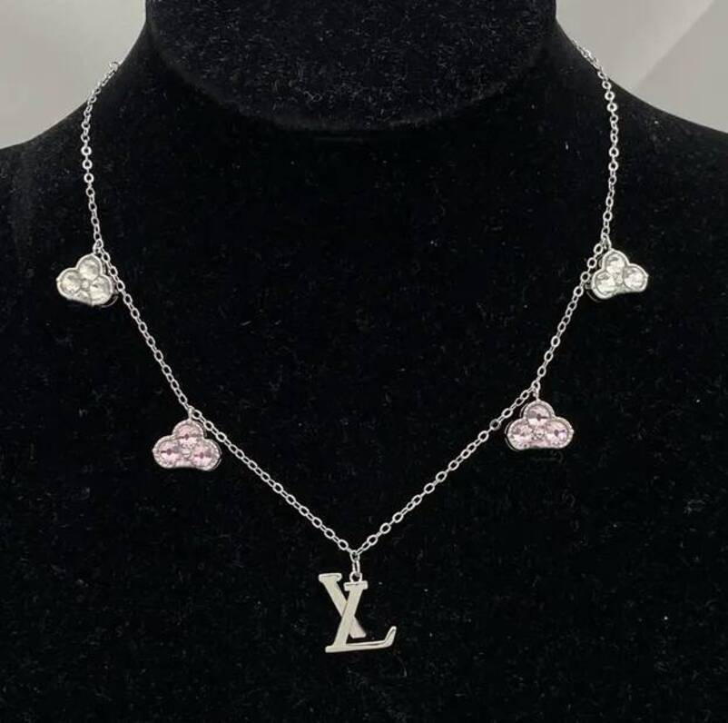 Pendant Necklace Women Designer Letter Flower Necklace Variety Of Classic Style Necklaces Hot Selling Trendy Precious drop At The Wedding Party Char
