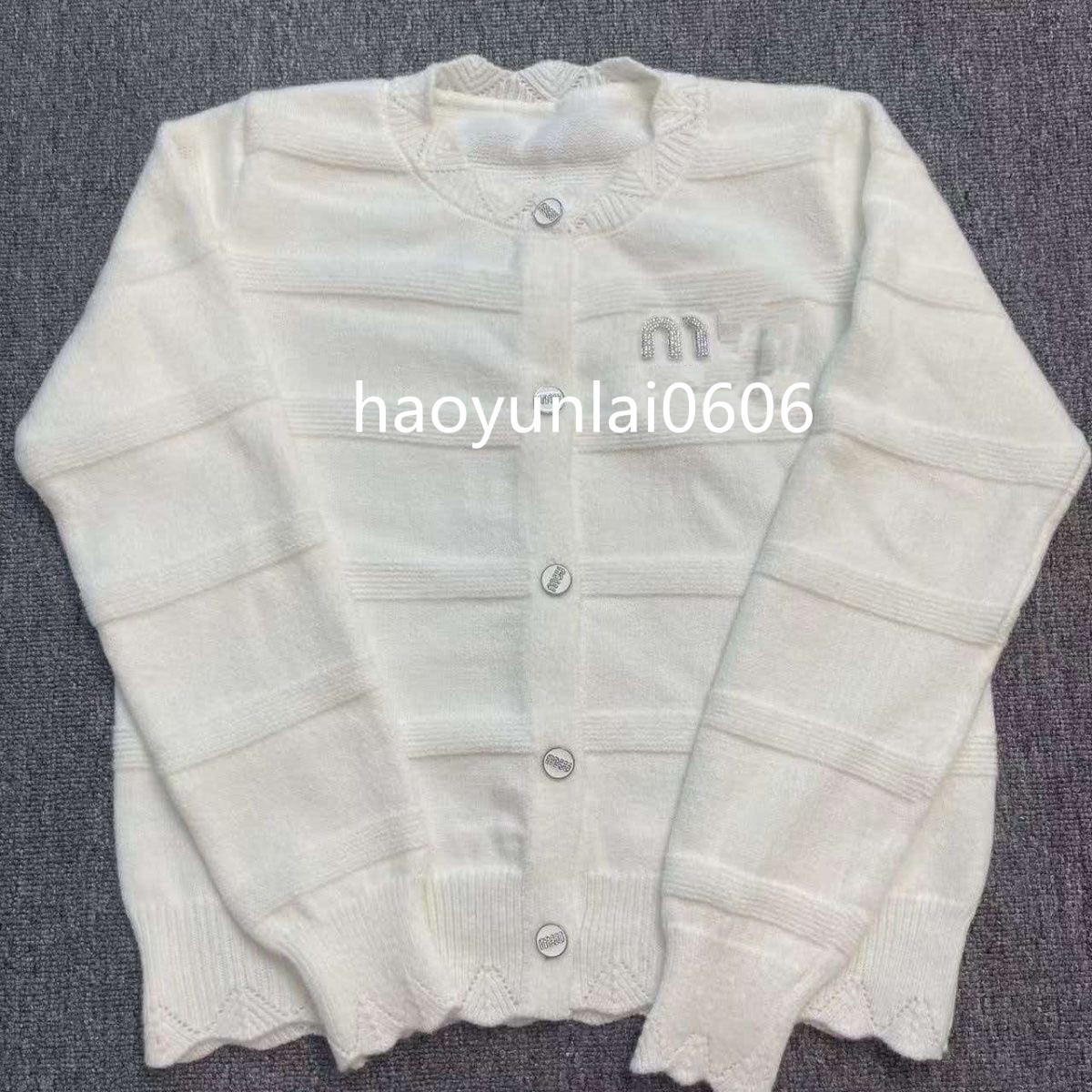 Early autumn long-sleeved top paired with round-neck new-style simple knitted cardigan