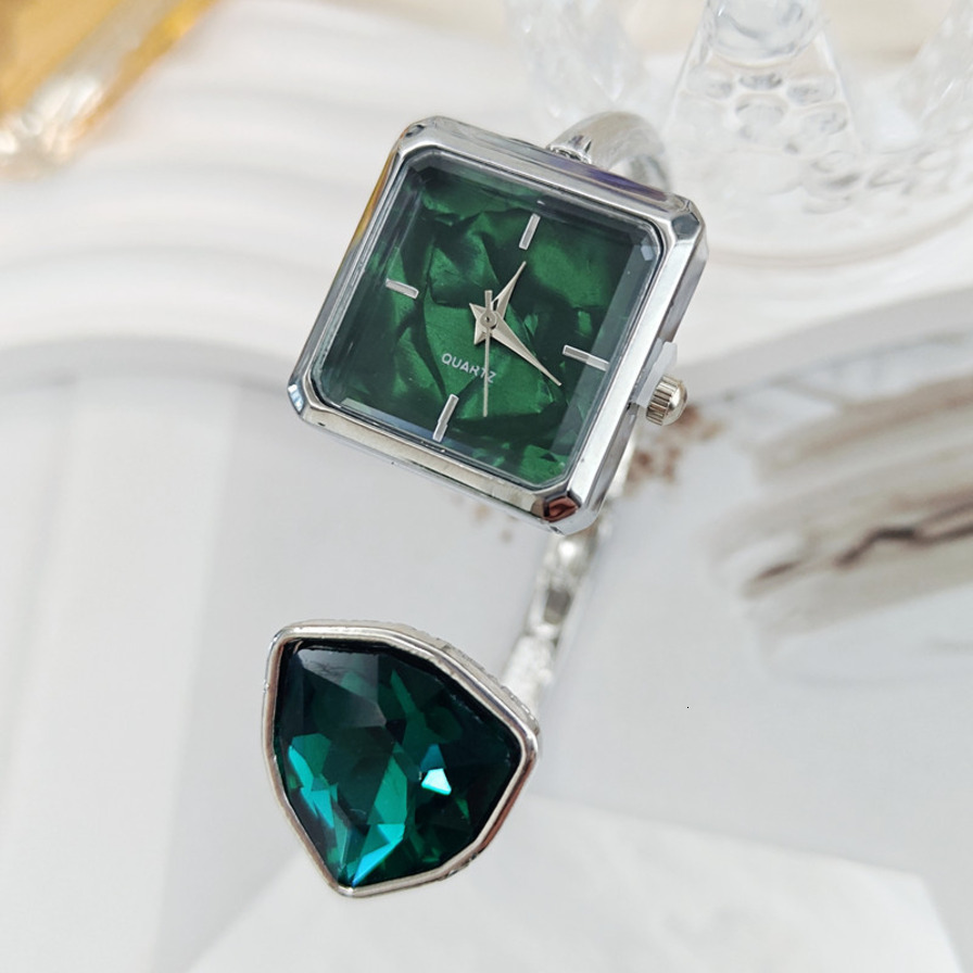odel Niche High-End Square Colored Diamond Watch, Light Luxury Fashionable High-Value quartz Bracelet Women's Watch Manufac ljh321