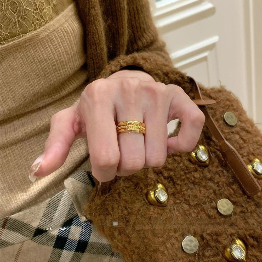 2026 Kuning cologne perfume Minimalist Gold Titanium Steel Plain Twisted Ring, Light Luxury, High-End Chic, Vintage Stac L1
