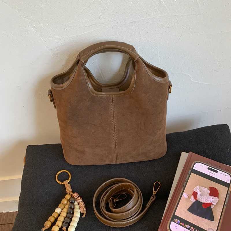 Cross Body 2025 Autumn Winter Fashion New Faux Suede Shoulder Bags Hasp Large Capacity Commute Stylish Design Women's Tote Bags H261016