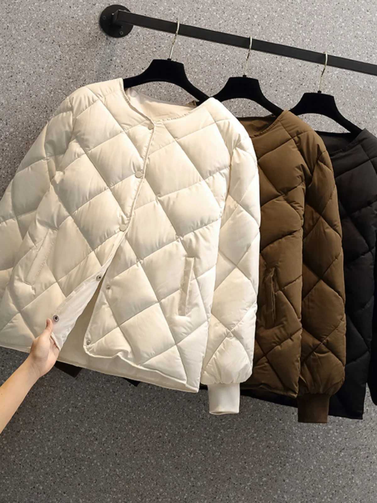 Women's Down Parkas Women's ort Cotton Jaet 2024 New Winter Korean Sle Lightweight Casual Diamond Pattern Thin All-Match Leisure CoatT2610