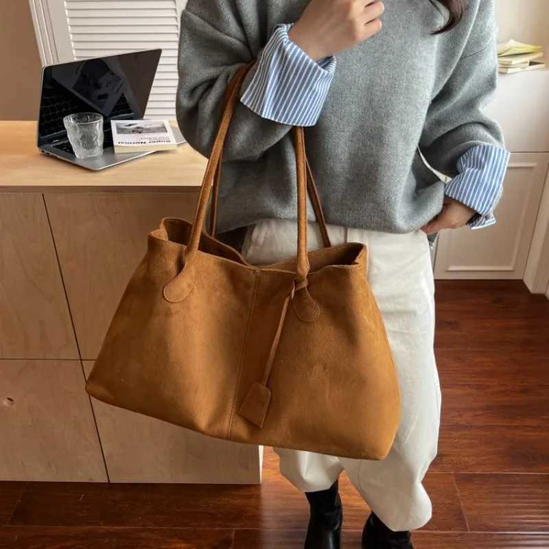Shoulder Bags Women's Brown Faux Suede Tote Shoulder Bag Casual Minimalist Style for Daily Errands Weekend Outings Everyday Work Hand Bag H2610