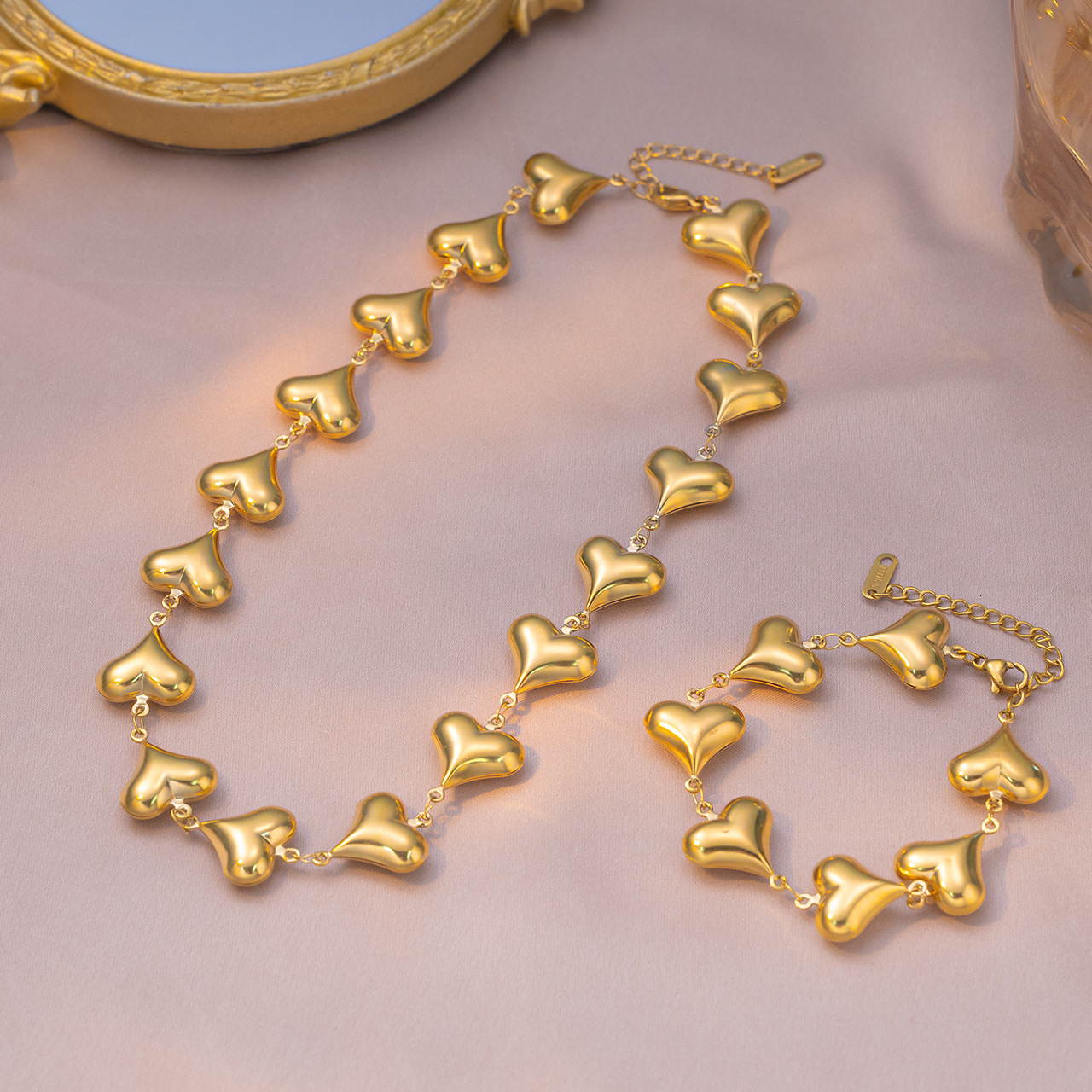 European And American Cross-Border Fashion INS Style Simple Hollow Heart Stainless Steel Necklace For Women Fashionable Light Luxury High-End Set