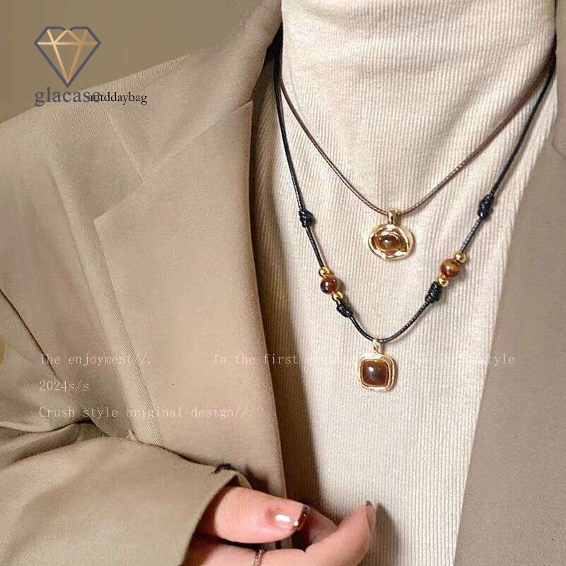 Tiger Eye Stone Pendant Leather Cord Necklace for Women, Autumn and Winter Vintage Light Luxury High-End Decorative Sweater Chain, Retro Versatile A