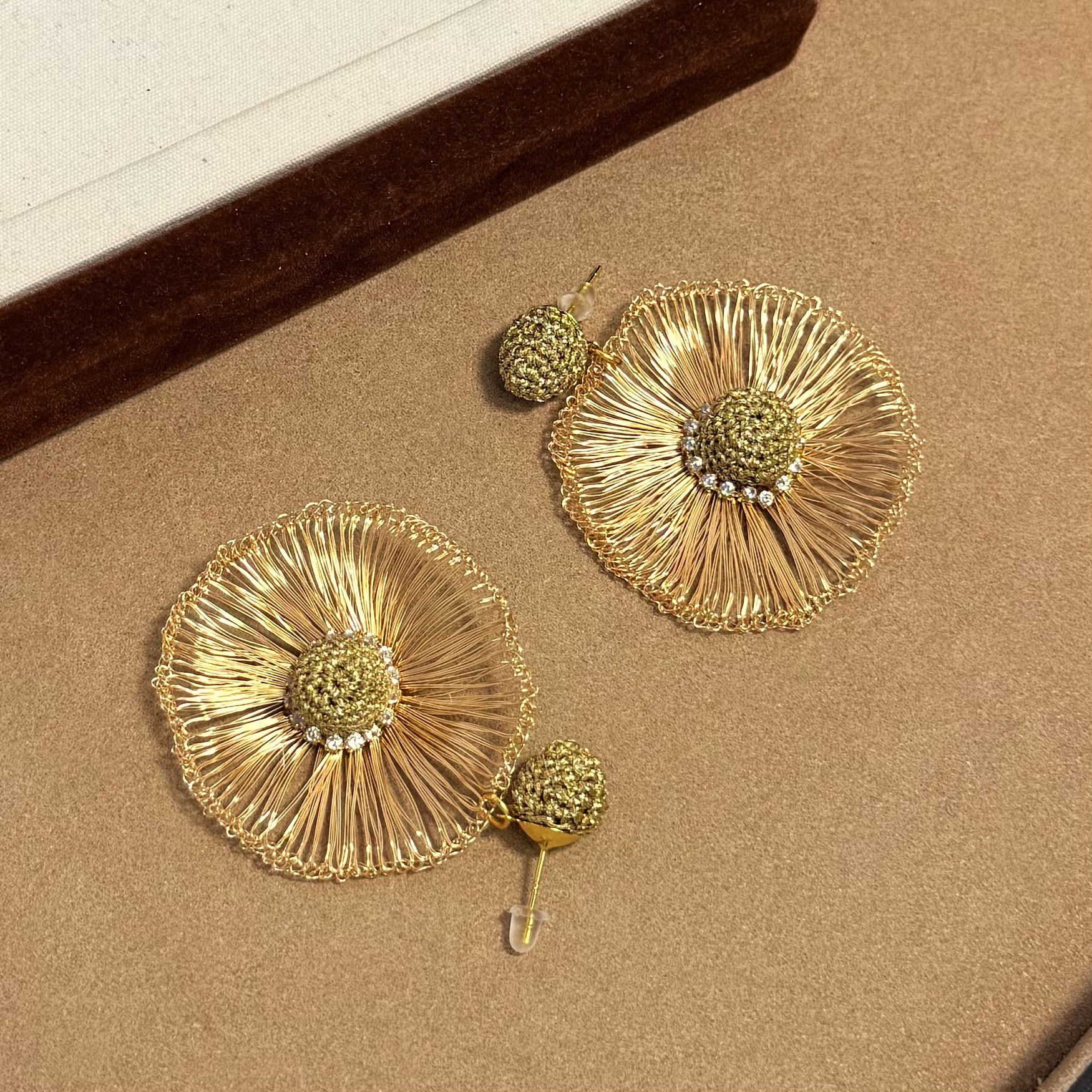 colorfast, ancient-style woven floral summer earrings, French retro, cool and unique earrings