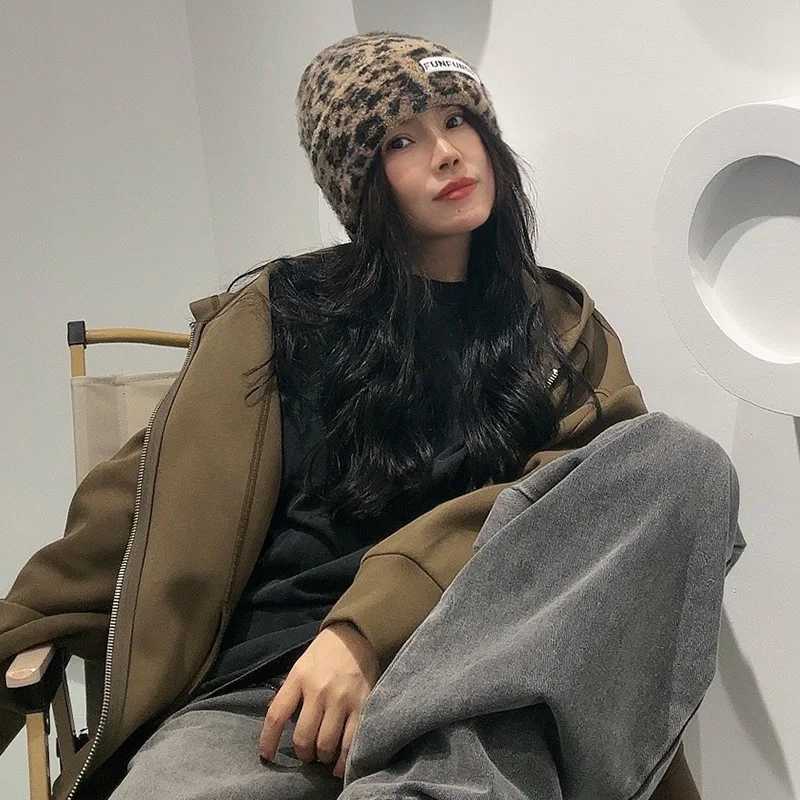 Korean Stylish Leopard Print Knitted Beanies Women Fuzzy Thickened Warm Hat Autumn Winter Female Fashion SKullies Hat Ladies S2610177RI8