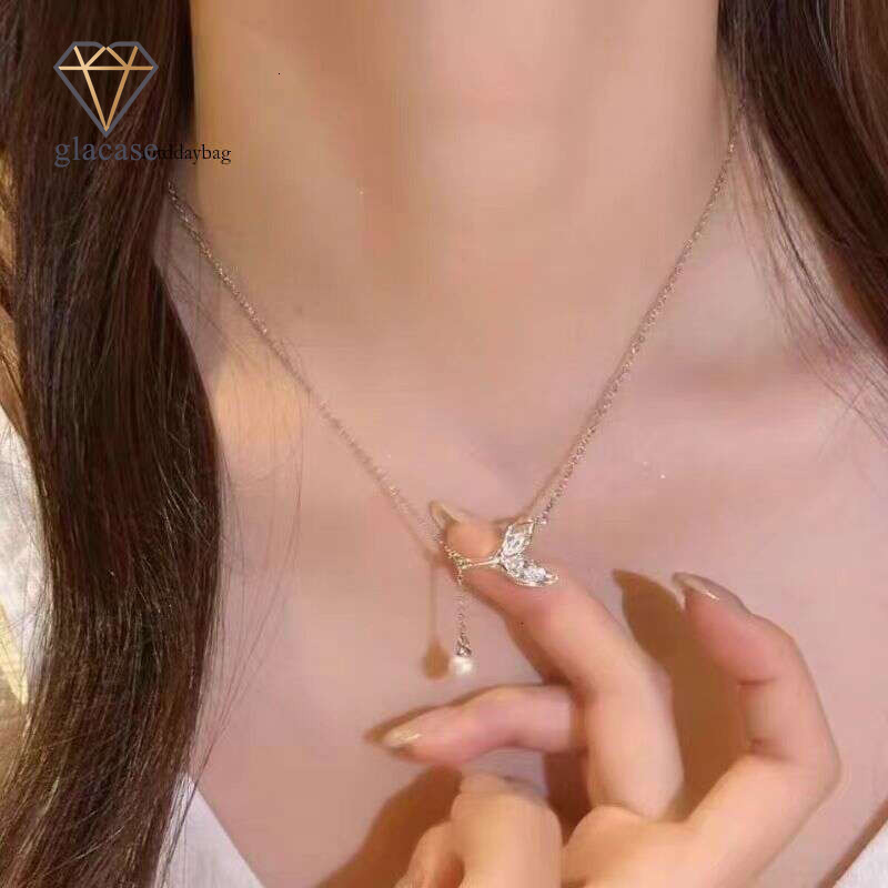 Mermaid Treasure! Summer sparkling zircon fish tail pearl necklace for women, light luxury niche collarbone chain, seaside vacation style accessory