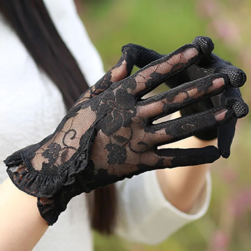 Summer Thin Black Sexy Lace Decorative Gloves Breathable Printed Non Slip Clothing Accessories Short Sun Protection Gloves 261017