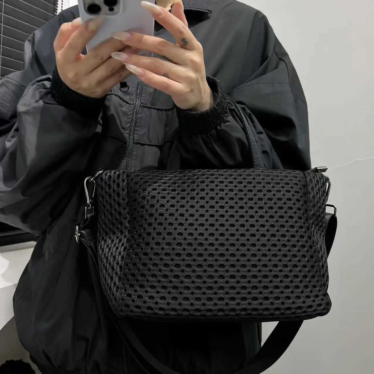Evening Bags Ladies' fashionable mesh lightweight handbag casual and personalized front pocket messenger bag H261016