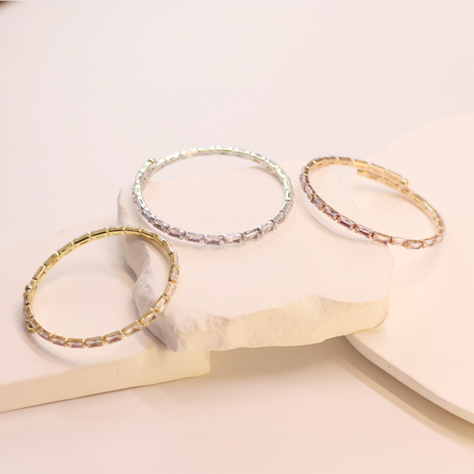 Light Luxury, Minimalist, And Versatile Colorful Cubic Zirconia For Women; Fashionable Titanium Steel Square Link Bracelet With Diamond Accents, Who