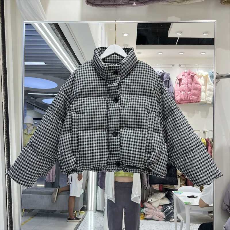 Women's Down Parkas New Plaid Down Cotton-Padded Jacket Women's Short Thickened Korean Version Stand-up Collar Bread Clothing Coat WomenT2