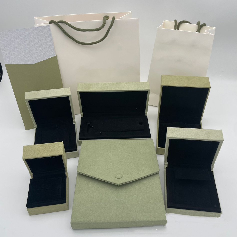 2026 New Designer Boxes Green perfume Color Ring Case Necklace Bracelets Box Jewelry Packaging Display Comes With cologne Certificate And Handbag De