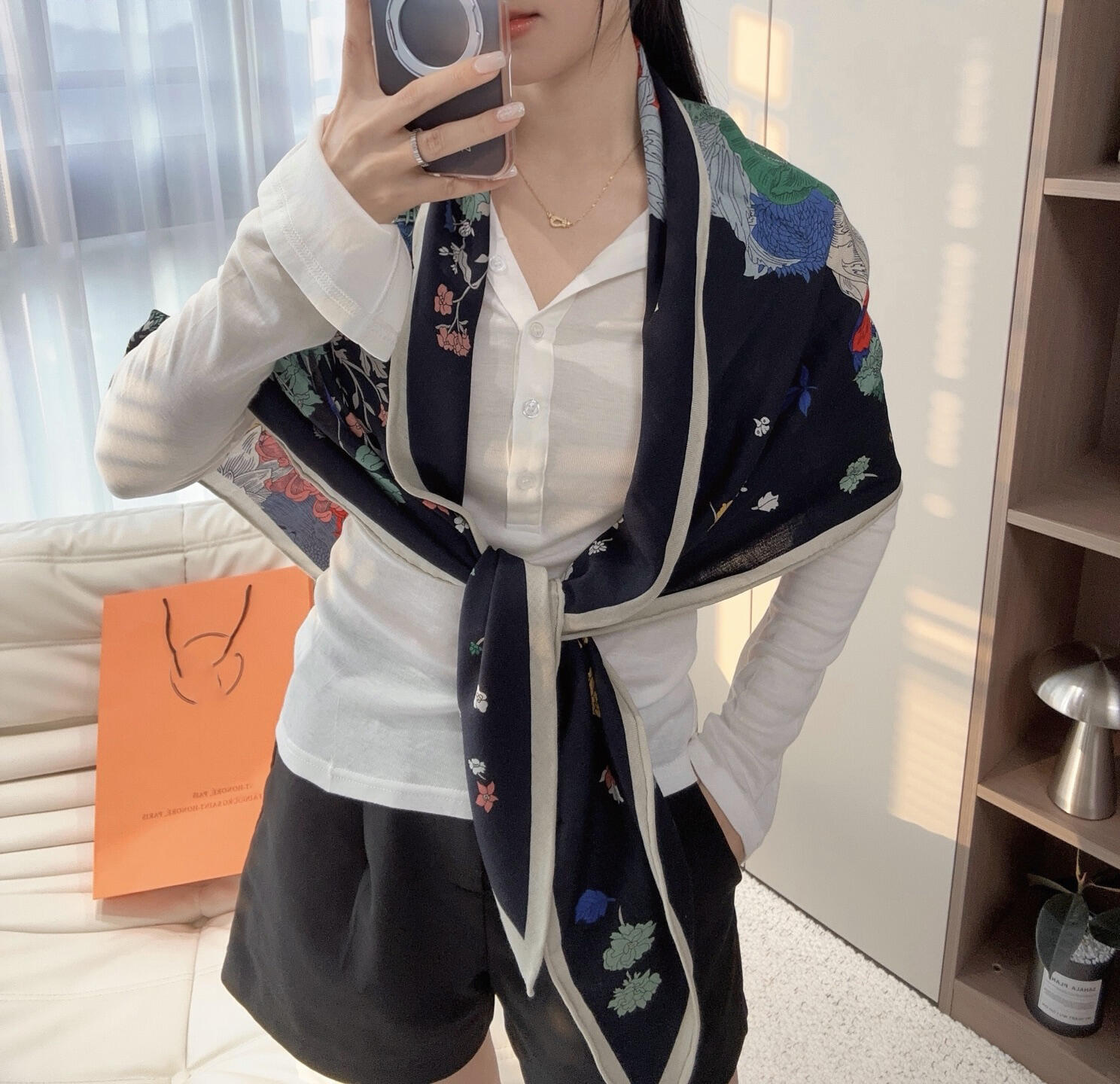 26ss H brand silk cashmere Triangle high end color matching double sided printed hand rolled edge large shawl velvet triangle scarf gift
