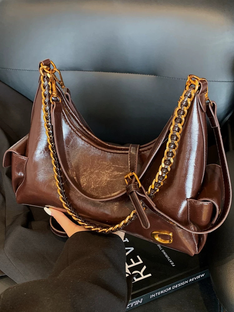 Large-capacity, minimalist, and stylish chain-strap shoulder bag for women, 2026 new collection, retro and versatile, suitable for commuting and eve