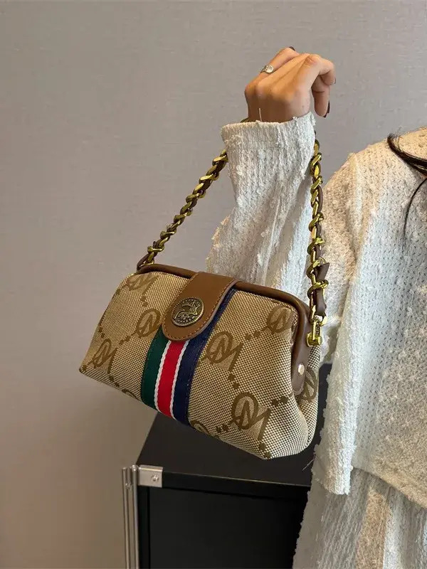 Shoulder Bag Free Shipping 2026 Best Selling Alphabet Print Fashion Chain Crossbody Elegant fashion Retro Versatile Square Shoulder Bag For Women Si