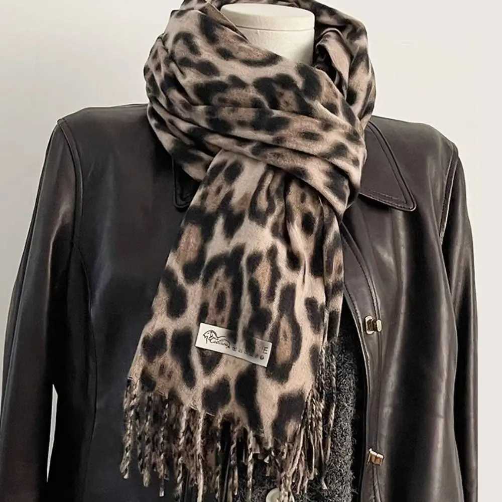 Korean Leopard Tassels Shawl Imitation Cashmere Windproof Foulard Pashmina Hijabs Thickened Winter Warm Scarf for Women Man S261017O390