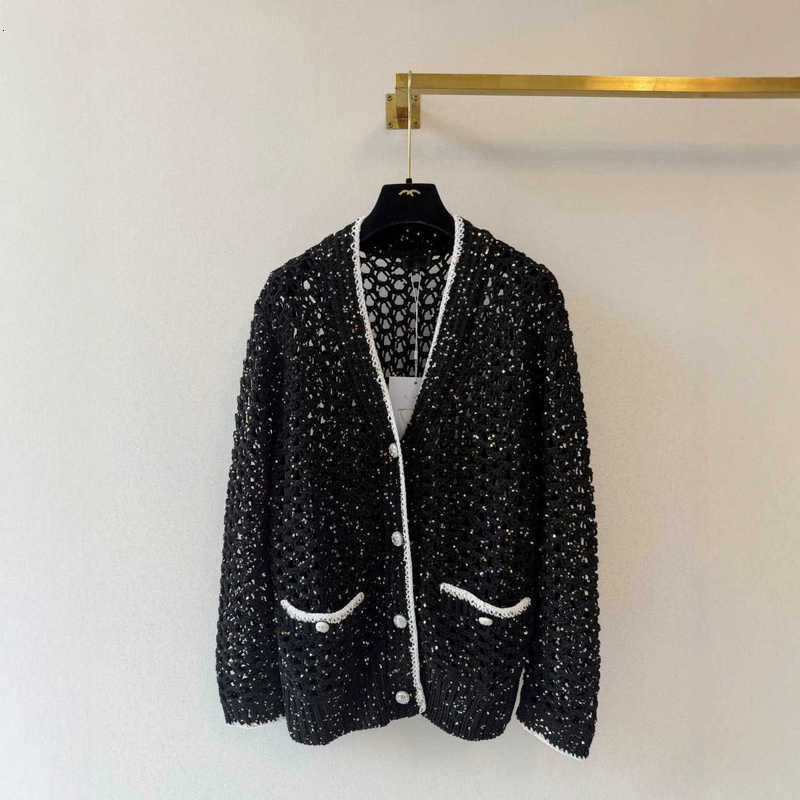 Women's Sweaters Designer correct high-end CH, 26 autumn new collection, CC embroidered V-neck long-sleeve knitted cardigan, wool sweater