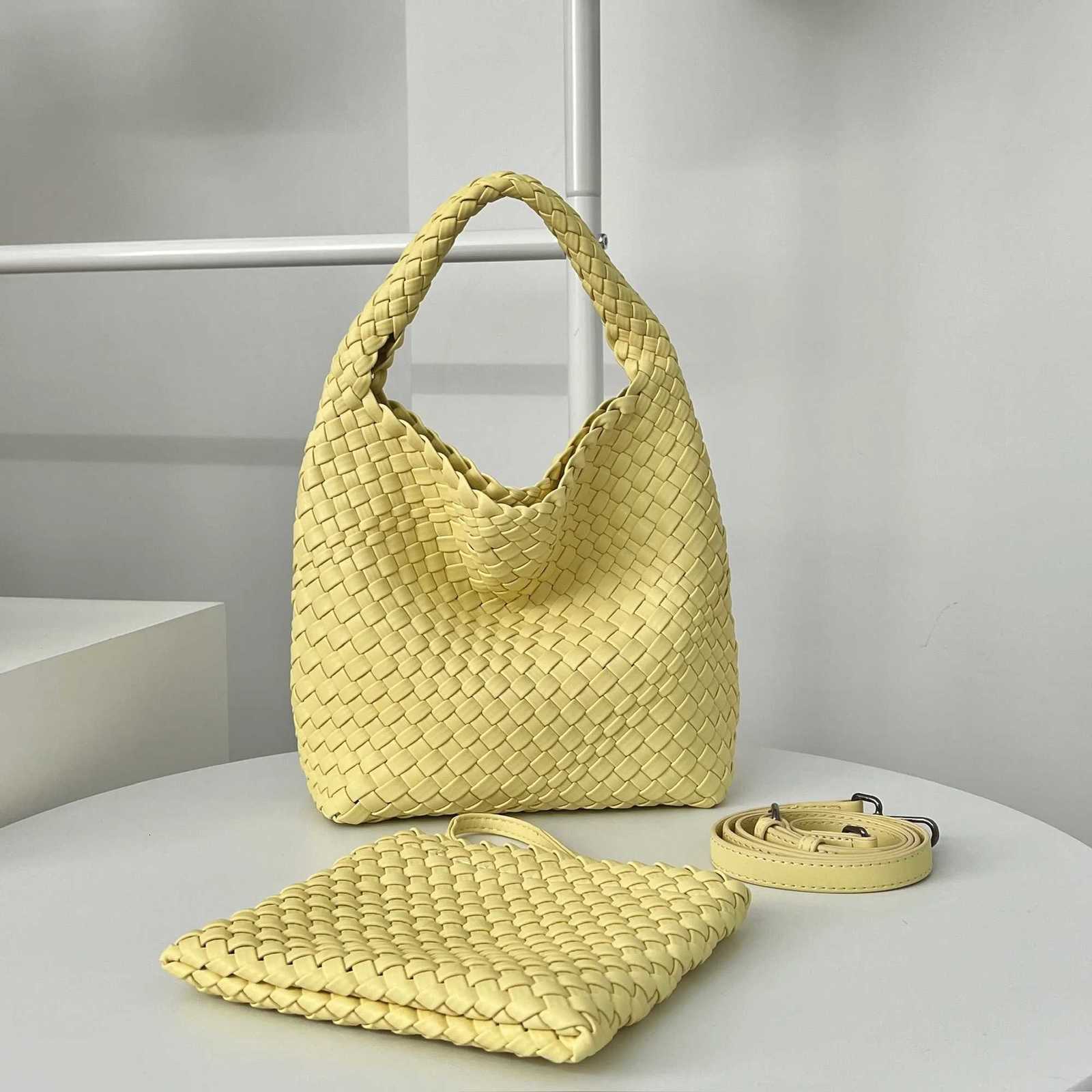 Evening Bags Totes Designer Women's Handbag 2025 New PU Small Size Hand-Woven Bucket Bag High Quality Fashionable Women's Bag H261016
