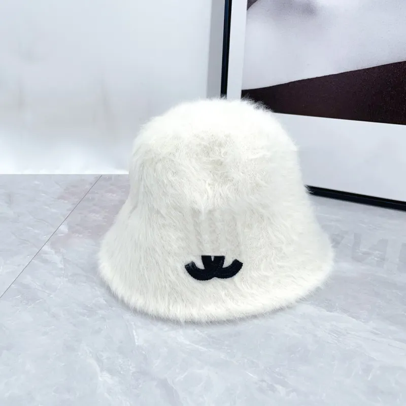 2026 New teddy luxury men women designer wide Brimmed hat St beanies plush furry embroidery Fisherman cap Hare fur warm bucket hats EXW2511253 M2608