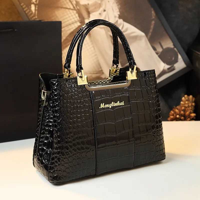 Evening Bags Totes 2026 New Fashionable Crocodile Pattern Elegant Middle-Aged Women's Bag Light Handbag H261016