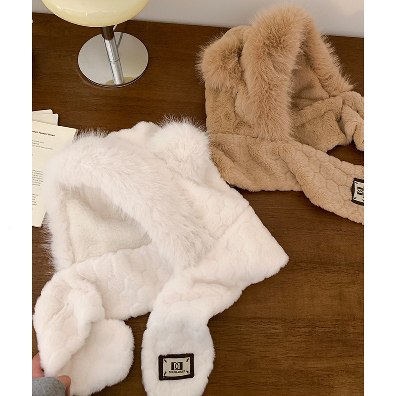 Bear Plush Scarf Combo for Women, Autumn and Winter Korean Style, Face Slimming, Versatile, Thickened, Warm, Ear Protection Lei Feng Hat