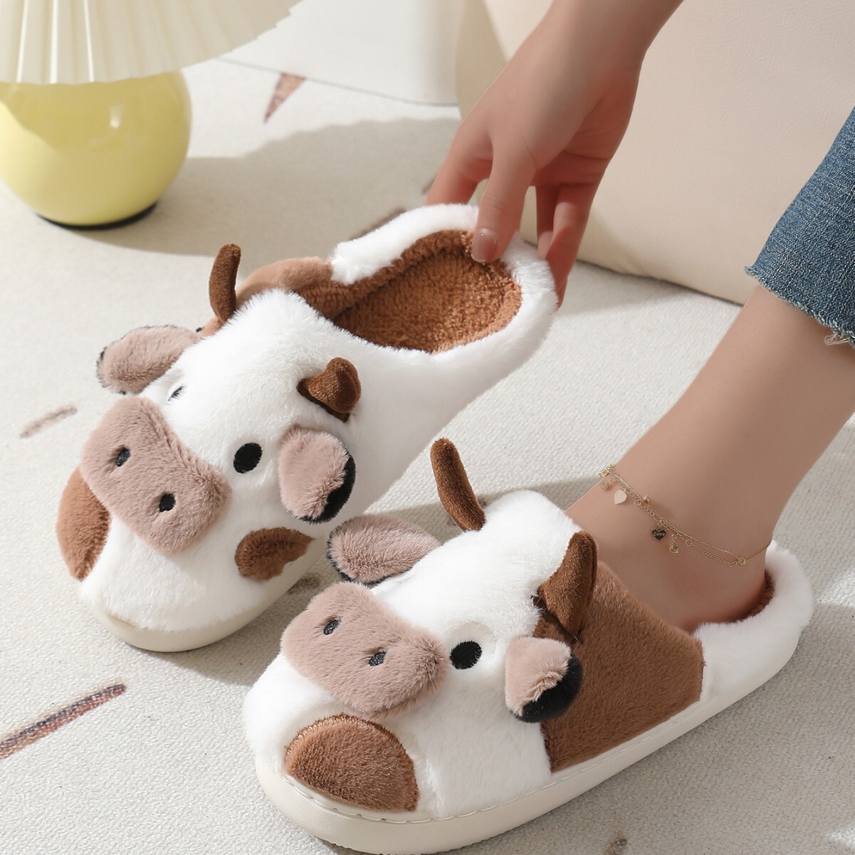 Winter Home Couples Warm Plush Neutral Cartoon Cow Indoor Anti Slip Comfortable Cotton Slippers for Men and Women ddmykukumalu