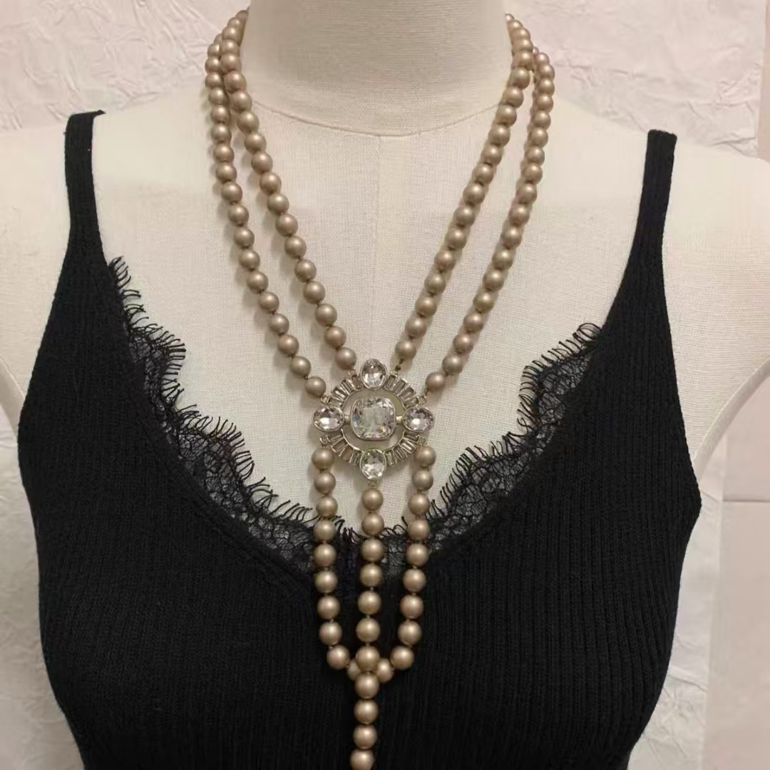 Vintage Style Women Luxury Fashion Necklace High Quality Gold Plated Bling CZ Letter Pearl Chain Necklace for Girls Women Nice Gift for Party Weddin