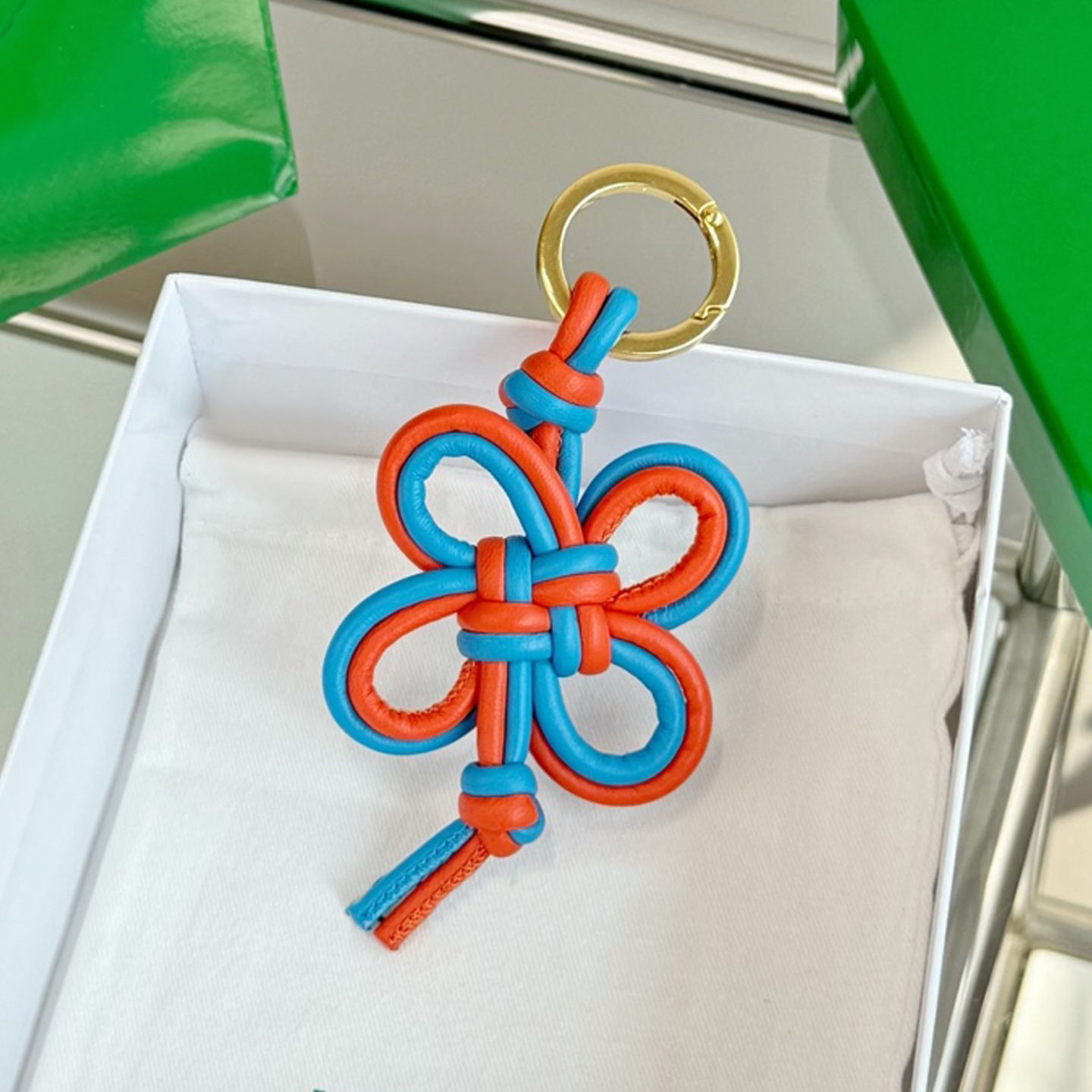 Designer Color Leather Knot Keyring Elegant Four Leaf Shape Bag Charm Women Fashion Accessory Key Holder Jewelry