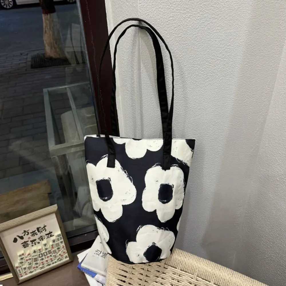 Designer Painting Oil Totes Flower Casual Design Floral Bucket Bag Large Capacity Vintage Style Canvas Bag Black Color Bucket Handbag For Wen J26101